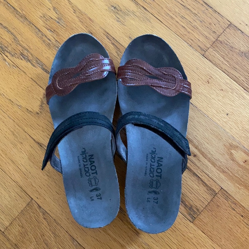 Naot slip on